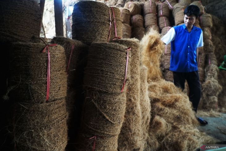 UKM pengolahan limbah sabut kelapa di Tulungagung
