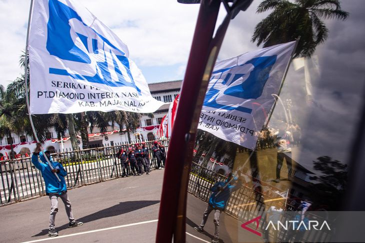 Unjuk rasa buruh di Bandung