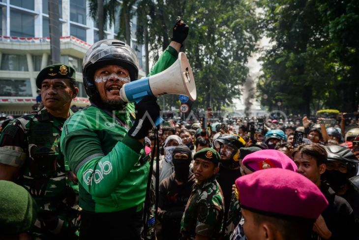 Aksi tuntut pengusutan penabrakan pengemudi ojek online