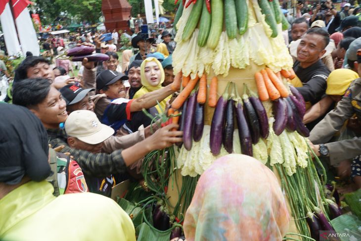 Kirab pusaka dan pawai budaya di Trenggalek