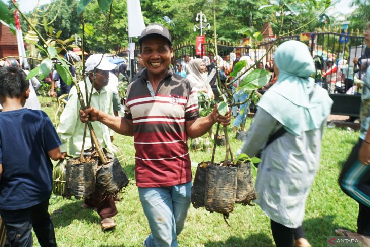 Kirab pusaka dan pawai budaya di Trenggalek