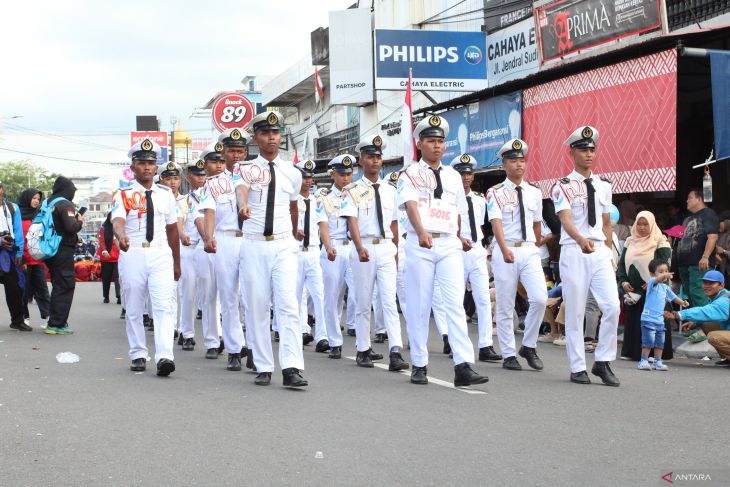 Pawai Baris Berbaris HUT Ke-80 RI di Babel