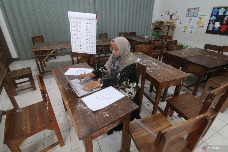Sekolah daring pascakerusuhan di Kota Kediri