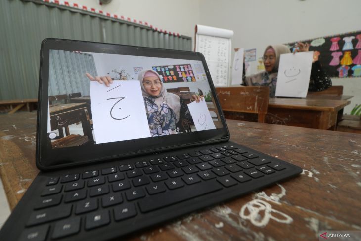 Sekolah daring pascakerusuhan di Kota Kediri