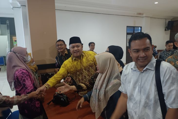 Ketua DPRD salami anggota GMPD usai audiensi