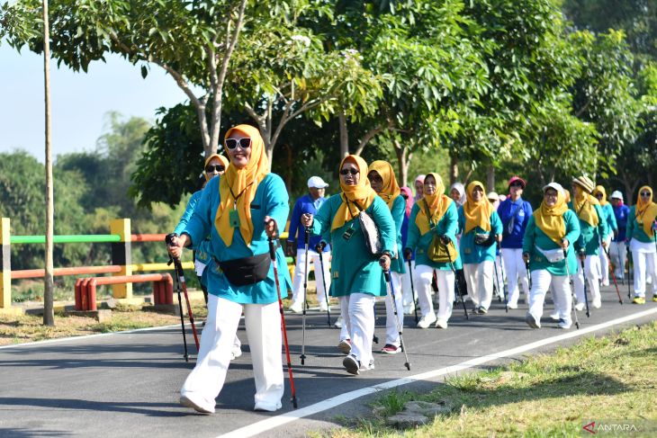 Latihan bersama jalan nordik di Madiun