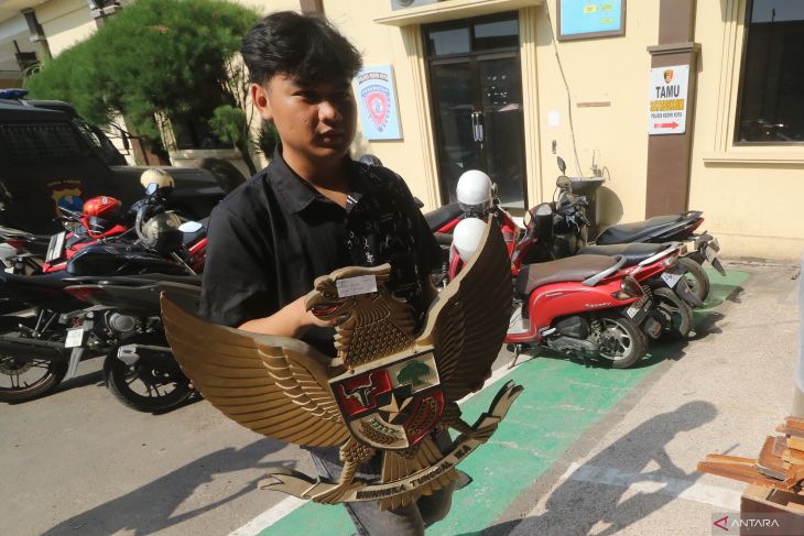 Pengembalian barang jarahan pascakerusuhan di Kota Kediri