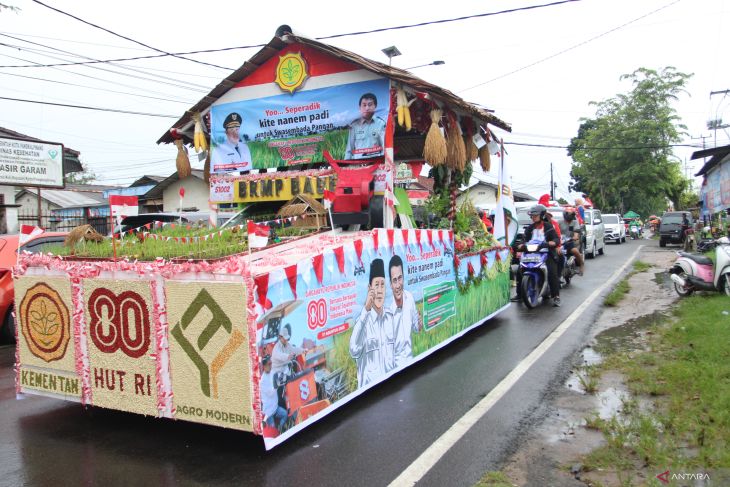 Pawai kendaraan hias HUT ke-80 RI