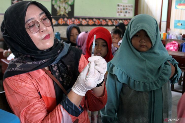 Pelaksanaan bulan imunisasi anak sekolah di Ngawi