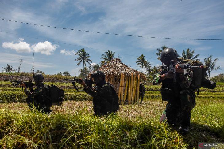 Latihan pertempuran Korps Marinir di Malang