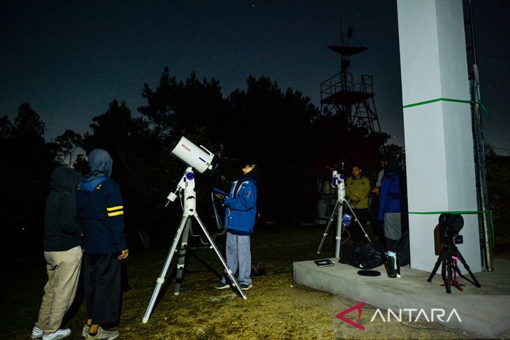 Pengamatan gerhana bulan total di Observatorium Bosscha