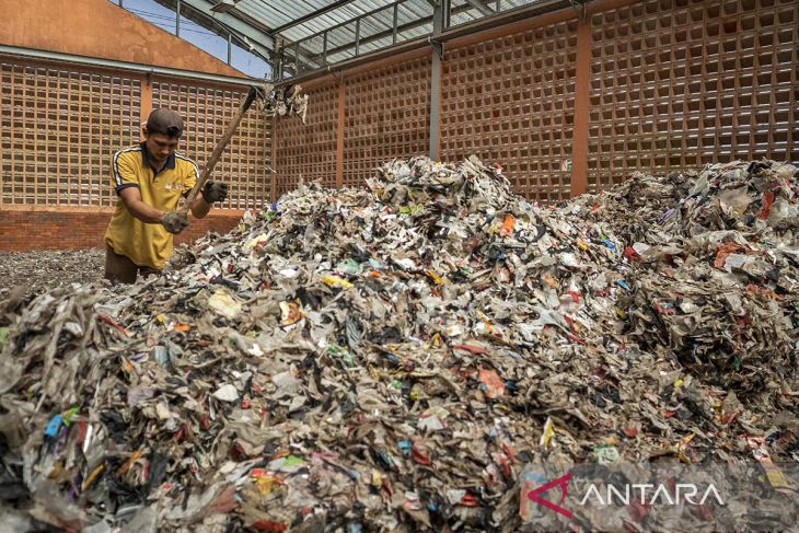 Pengelolaan sampah berbasis ekonomi sirkular di Cimahi