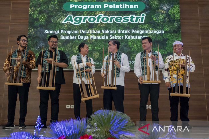 Menhut dan Menaker membuka pelatihan argoforestri di Lembang
