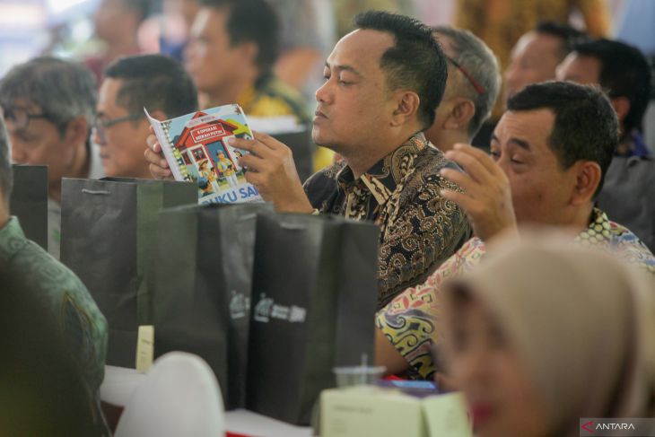 Wamen BUMN sosialisasi koperasi desa Merah Putih di Sidoarjo