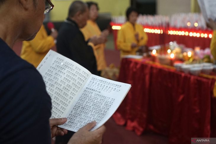 Ritual sembahyang arwah umat Tri Dharma Tulungagung