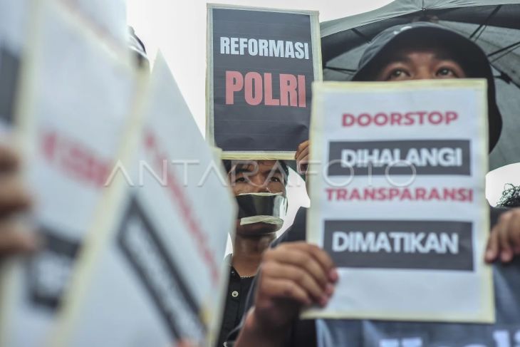 Aksi solidaritas jurnalis di Mapolda Jambi