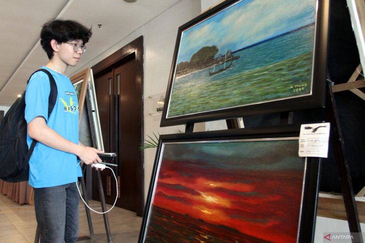 Pameran lukisan bertajuk Lintas Jalur Langit