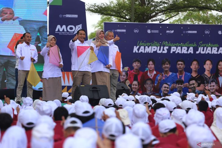 Aksi mahasiswa baru UM Surabaya