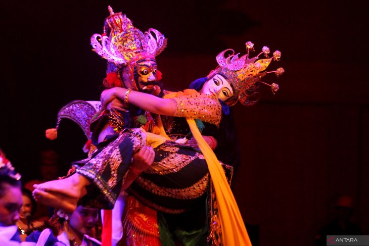 Pagelaran wayang topeng Smara Tahta