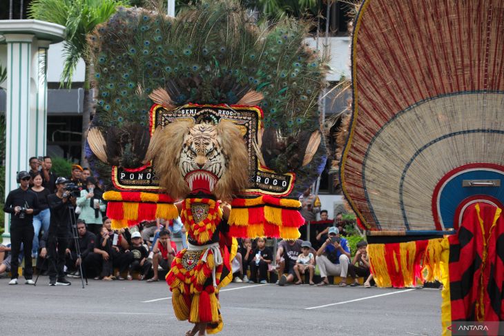 Pentas Reog HUT ke-80 PT KAI