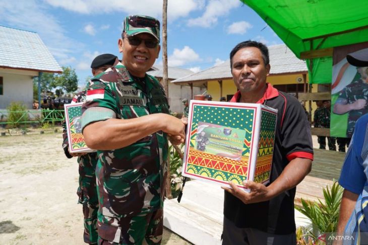Pangdam XII/Tanjungpura cek tapal batas negara di Kabupaten Sintang