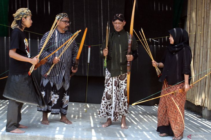 Eksebisi jemparingan di Malang