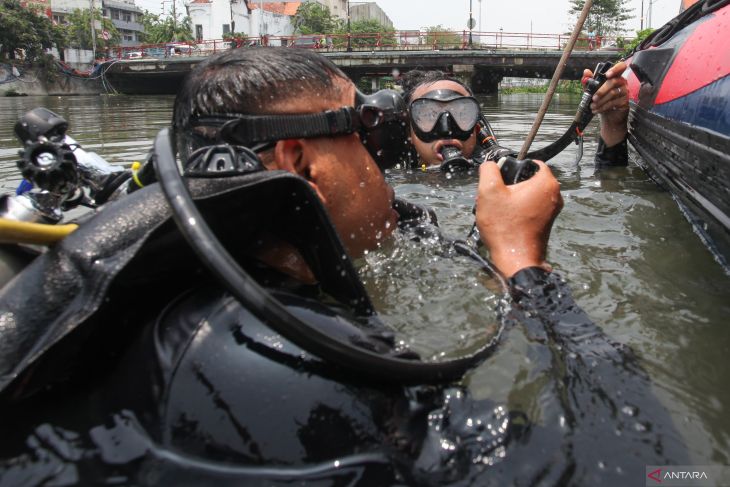 Latihan pencarian korban tenggelam