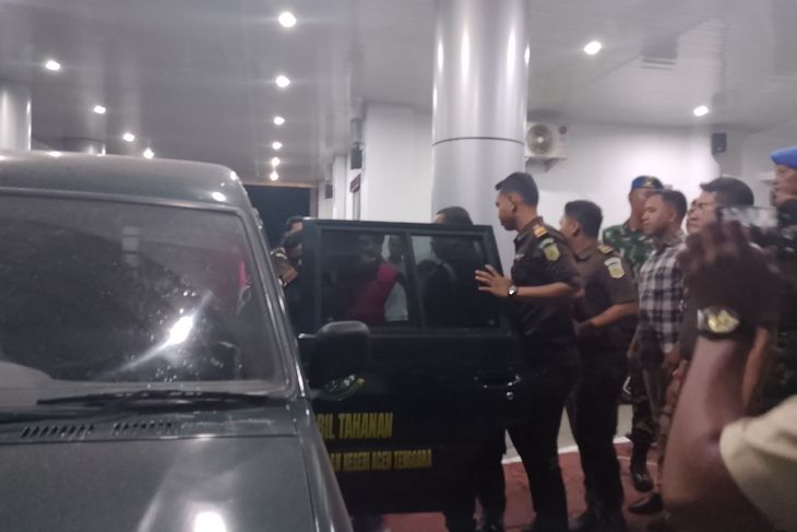Kejari Aceh Tenggara tahan dua tersangka korupsi pembangunan jembatan