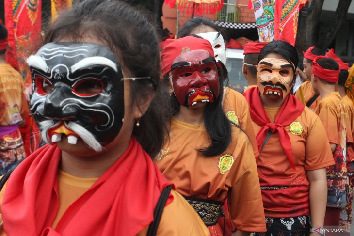 Kirab budaya internasional Toa Pek Kong