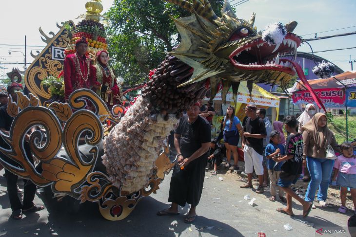 Tradisi kirab budaya sedekah bumi di Surabaya