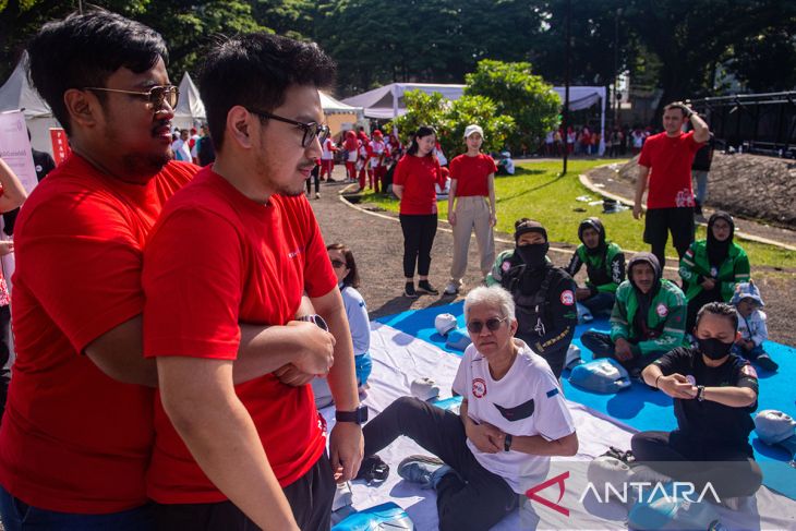 Pelatihan bantuan hidup dasar di Bandung