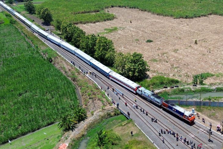 Rekor MURI Parade Kereta Penumpang Livery