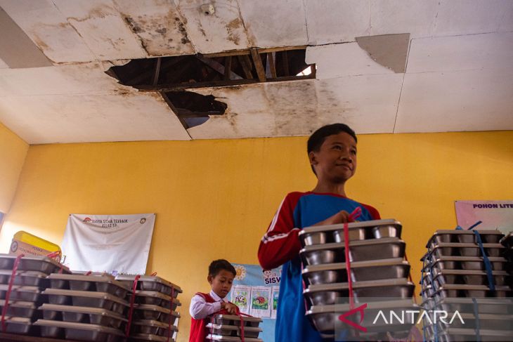 Sekolah rusak di Bandung
