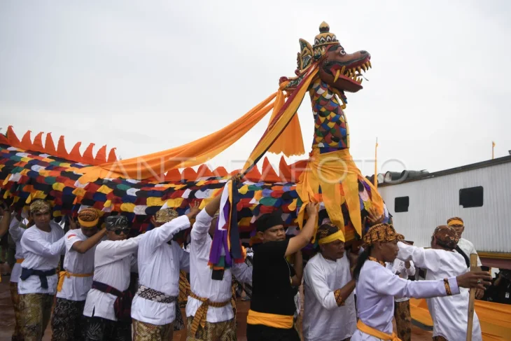 Mengulur Naga Erau Adat Kutai