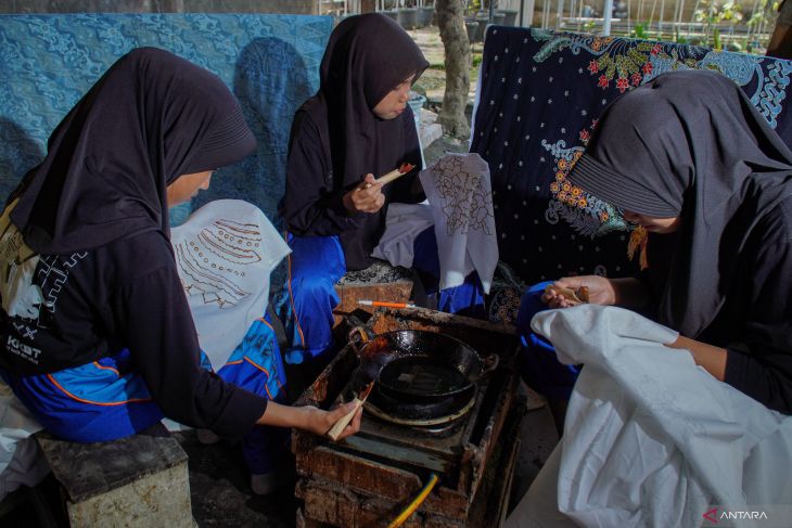 Batik pewarna alami khas Lumajang