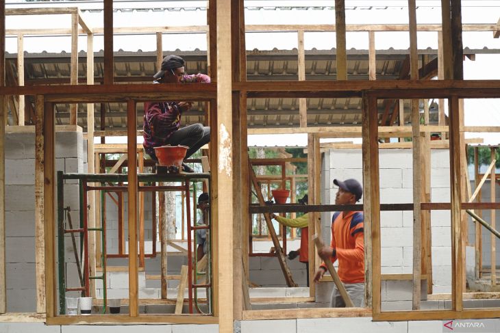 Pembangunan huntara korban tanah gerak Trenggalek