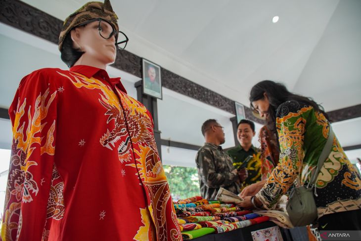 Peringatan Hari Batik Nasional di Lumajang