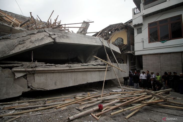 Bangunan Musala Pondok Al Khoziny Sidoarjo Ambruk