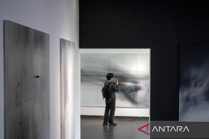 Pameran Every Solid Thing Leaves A Trace