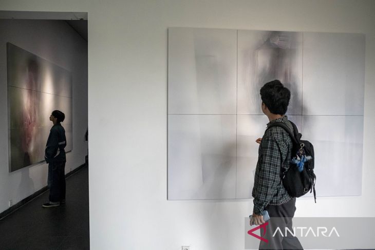 Pameran Every Solid Thing Leaves A Trace