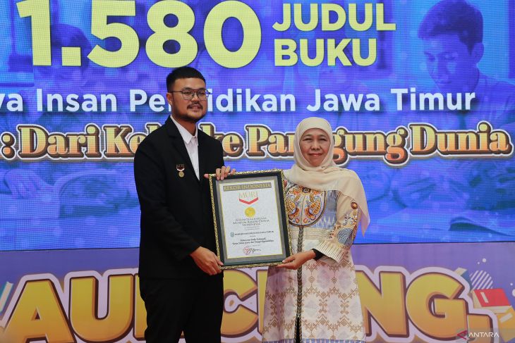 Rekor MURI peluncuran buku terbanyak