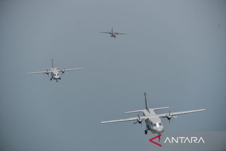 Terbang formasi HUT Ke-80 TNI