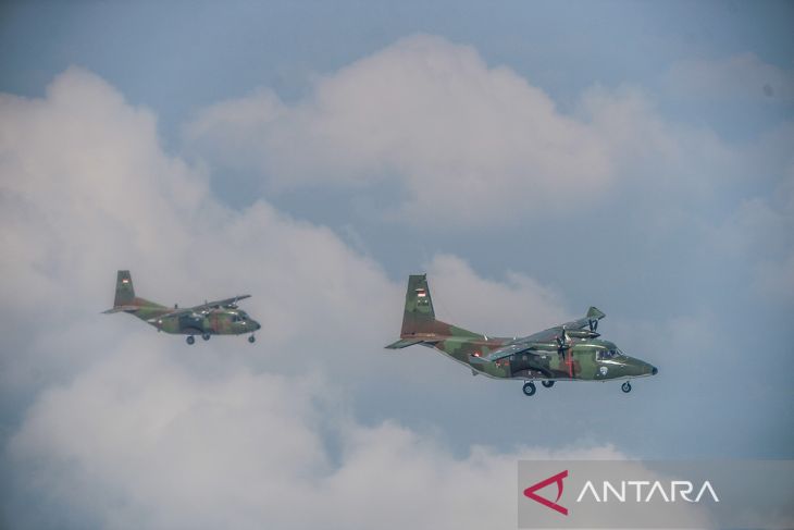 Terbang formasi HUT Ke-80 TNI