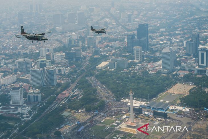 Terbang formasi HUT Ke-80 TNI