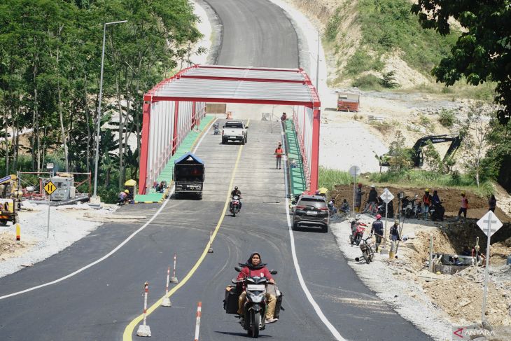 Progres pembangunan Jalan Lintang Selatan di Tulungagung