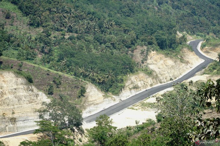 Progres pembangunan Jalan Lintang Selatan di Tulungagung