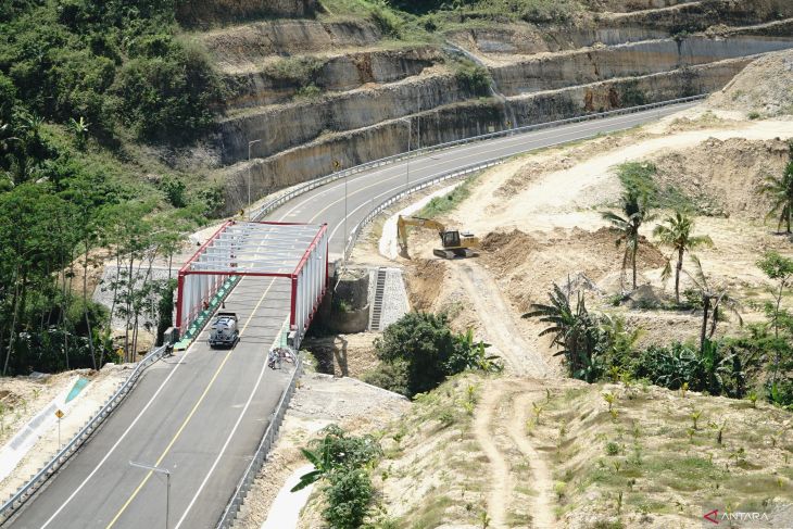 Progres pembangunan Jalan Lintang Selatan di Tulungagung