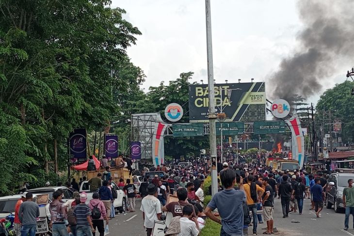 Aksi demonstrasi di Kantor PT Timah Babel