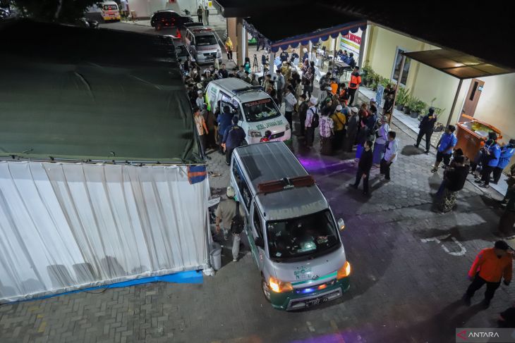 Pemulangan jenazah korban runtuhnya bangunan mushala pondok pesantren