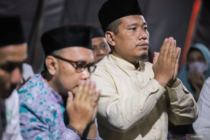 Doa bersama untuk korban runtuhnya bangunan mushala pondok pesantren